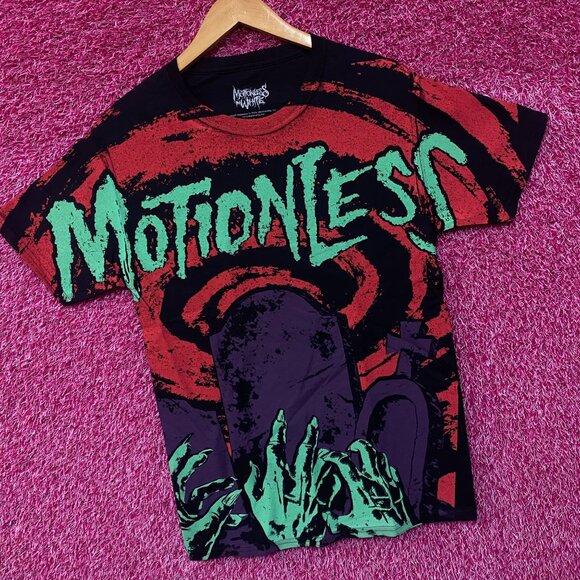 Motionless in White All over Front Graveyard Rock Tshirt size Small - Picture 3 of 4